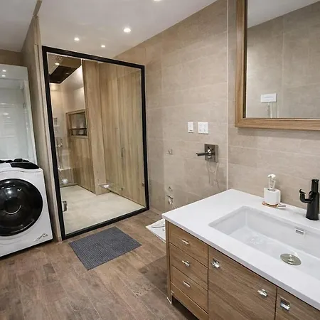 L Impasse Des Pins, Centrally Located And Renovated Apartment